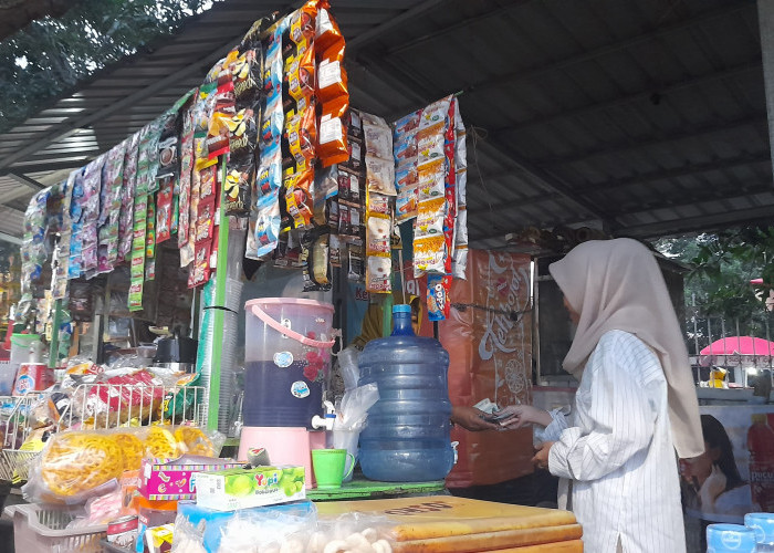 Masjid Agung Indramayu Selalu Ramai Pengunjung, Pelaku UMKM Merasa Diuntungkan 