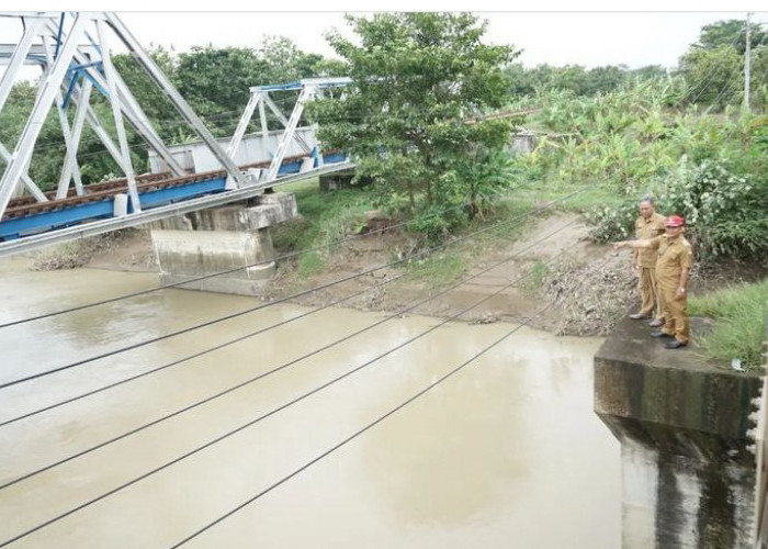 Antisipasi Banjir, Satgas Rutin Pantau Debit Air Sungai Cipunegara 