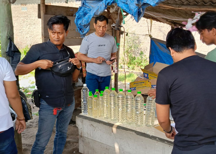 Razia Miras, Polisi Sita Puluhan Botol Minuman Keras di Wilayah Arjawinangun dan Susukan