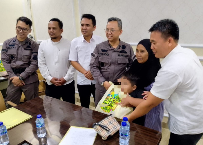 Kejari Indramayu Sahkan Sang Nenek Jadi Wali Dua Anak di Cantigi Wetan ‎ ‎