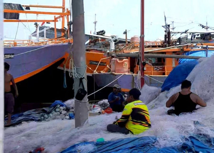 Objek Wisata Pantai Karangsong, Kapal Nelayan Berjejer Jadi Ciri Khas