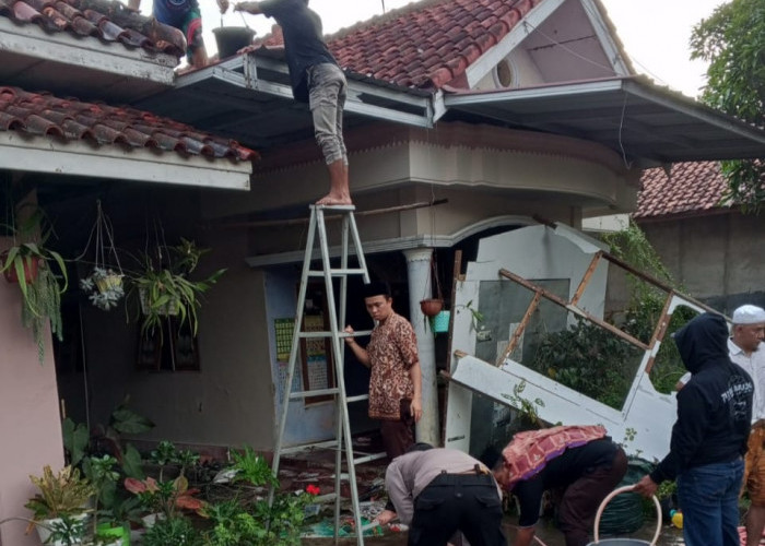 Diduga Korsleting Listrik, Rumah Warga Terbakar 