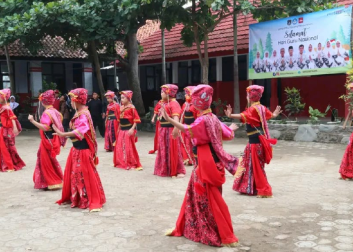 Rayakan Hari Guru Nasional, SDN 2 Ranjeng Adakan Resital Seni Budaya dan Apresiasi Guru Inovatif