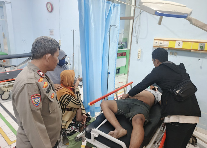 Kaget Melihat Kendaraan di Depan, Pemotor Alami Kecelakaan Tunggal