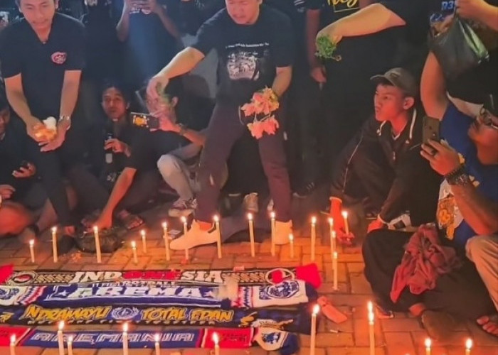 Ratusan Suporter Sepakbola Indramayu Doa Bersama Untuk Tragedi Kanjuruhan