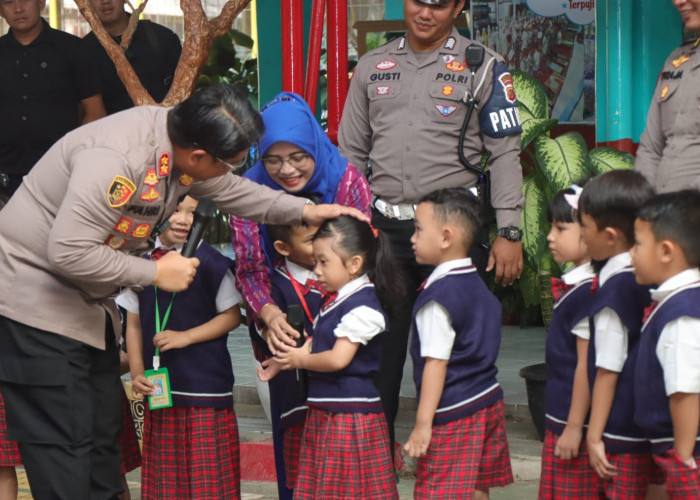 Kapolres Indramayu Pimpin Sosialisasi Polisi Sahabat Anak di TK Cendekia Bumi Patra