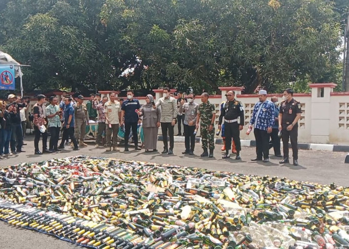 Pemkab Indramayu Musnahkan 9.306 Botol Miras