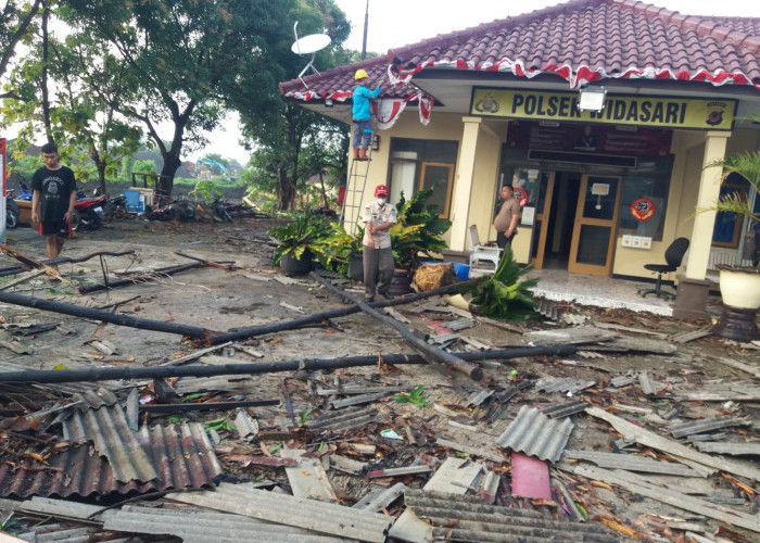 Angin Puting Beliung Rusak Sejumlah Rumah dan Bangunan di Widasari Kabupaten Indramayu