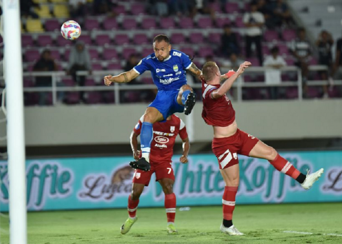 Persib Bandung Raih Juara Paruh Musim Liga 1 2024/2025 Usai Kalahkan Persis Solo