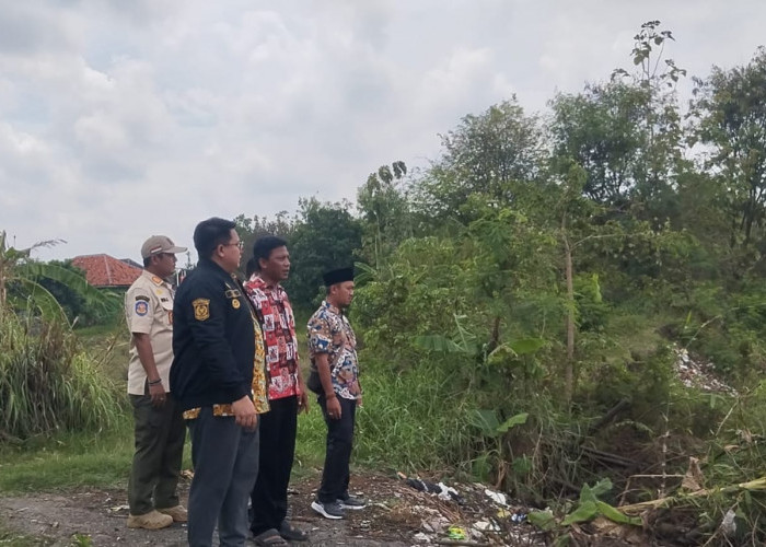 Siaga Bencana Pemcam Sukagumiwang Pantau Tanggul Cimanuk yang Kritis