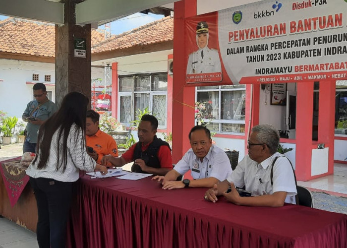 Disduk P3A Bersama PT POS Salurkan Bantuan Pangan Bagi Keluarga Rawan Stunting