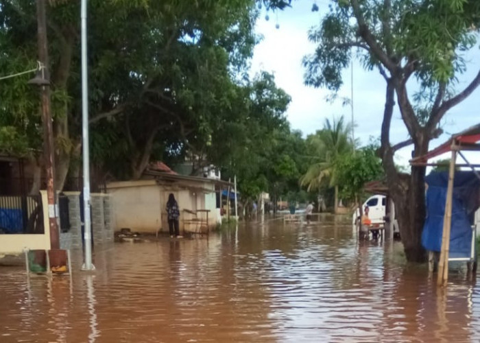 Akibat Hujan Deras, Akses Jalan Warga Tertutup Genangan Air di Bangodua