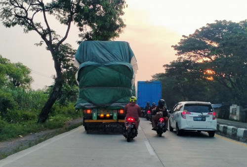 Akhir Long Weekend, Kendaraan Berat Sesaki Jalan Pantura