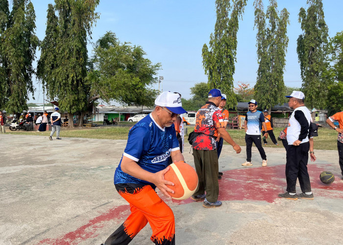 Olahraga di Sport Center Indramayu, Ahmad Syaikhu Komitmen Tingkatkan Kualitas Infrastruktur