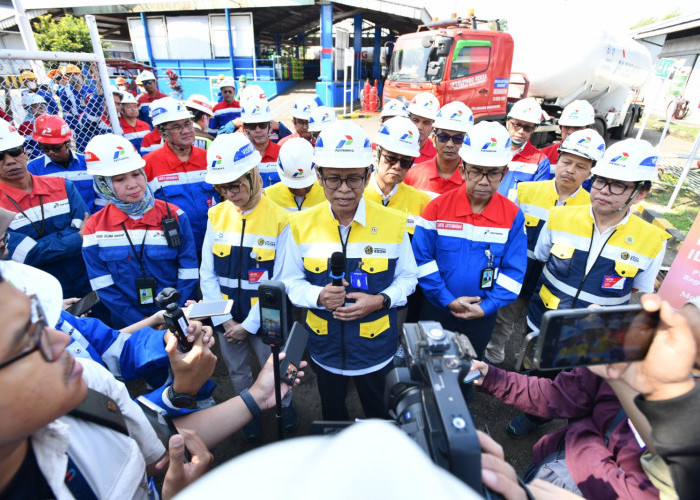 Tinjau Fuel Termin Padalarang Bersama Wamen ESDM, Pertamina Pastikan Stok BBM & LPG Aman Selama Idulfitri 2026