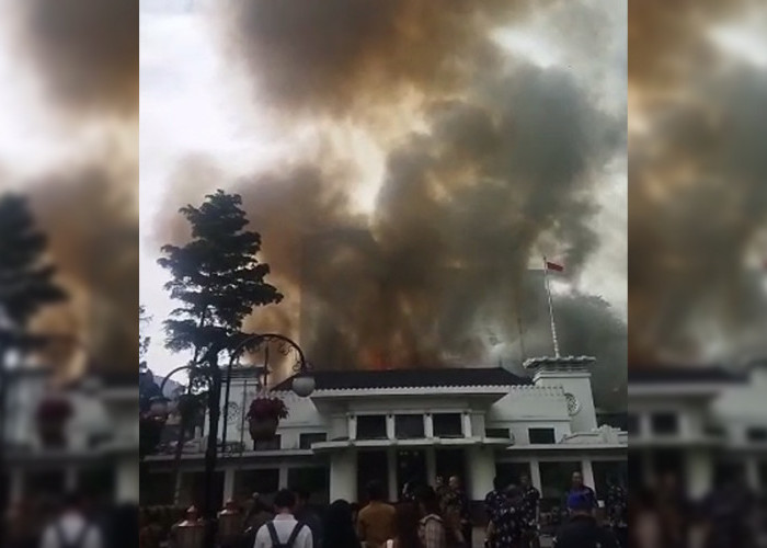 Asap Tebal Membumbung Tinggi, Ternyata Balai Kota Bandung Terbakar