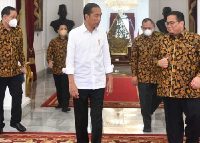 Jokowi Terima Anggota Bawaslu Periode 2022-2027 di Istana Merdeka