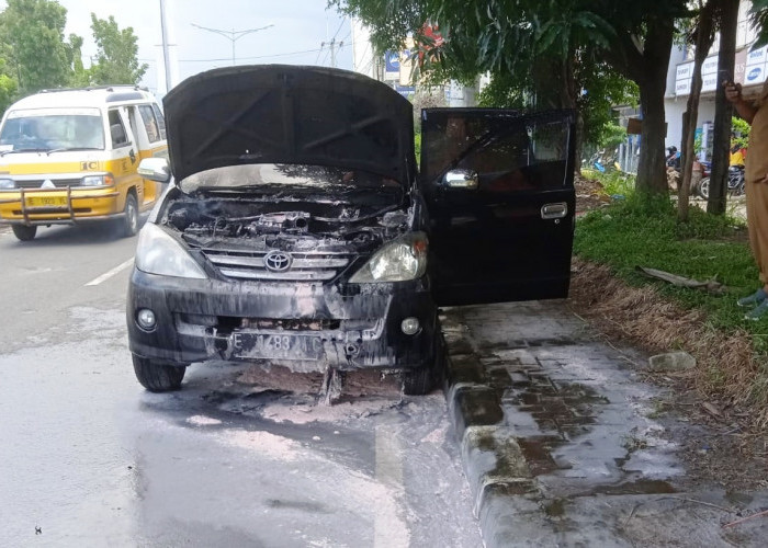 Mesin Mobil Avanza Tiba-tiba Mati, Langsung Terbakar