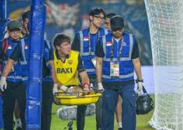 Arema vs Oxford: Paulinho Terpukul Setelah Tackle, Lihat Aksinya!