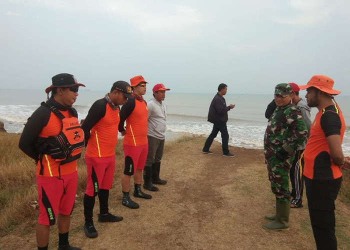 Pencarian Anak Terseret Ombak di Pantai Mekarsari Patrol Masih Terus Dilanjutkan   