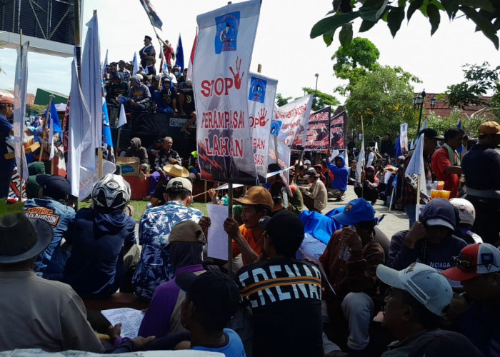 Ribuan Massa KOMPI Desak Bupati Lucky Cabut MoU dengan KKP