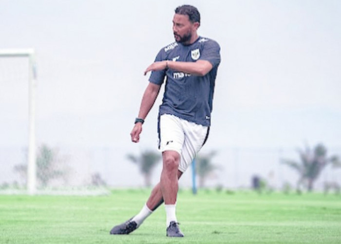 Tegas Tolak Ajax Amsterdam, Denny Landzaat Lebih Pilih Setia di Timnas Indonesia! Jawabannya Bikin Haru