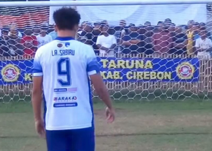 Tak Dipanggil Patrick Kluivert ke Timnas, Ngga Disangka Hokky Caraka Main Tarkam di Cirebon