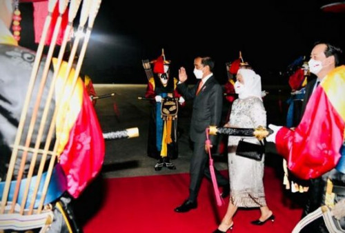 Rombongan Presiden Jokowi dan Ibu Iriana Tiba di Seoul