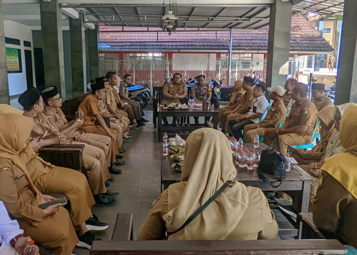 Wujudkan Wilayah Bersih, Camat Sukagumiwang Inisiasi Program Bank Sampah di Sekolah