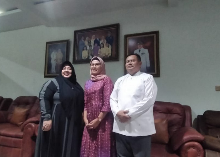 Bupati Nina Agustina Silaturahmi ke Kediaman Kang Pendi, Dijamu Bakso Cuanki, Disambut Hangat Keluarga Besar