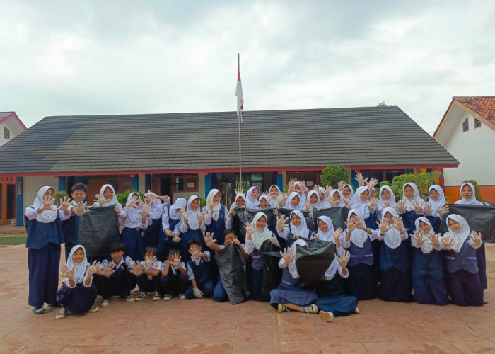 Kami Peduli Lingkungan! Aksi Nyata OSIS SMPN 1 Sukra dalam Menjaga Bumi