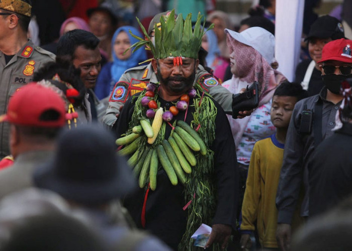 Karnaval Hari Jadi ke-496 Indramayu, Hasil Bumi Jadi Bancakan Warga