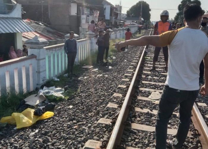 Tragis, Warga Jagasatru Tewas Tertabrak Kereta Api Kargo