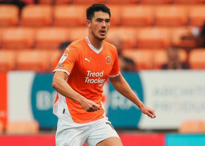 Baru Tampil Dua Pertandingan Bela BlackPool FC, Elkan Baggott Sudah Cedera Kembali, Masa Depannya Terancam?