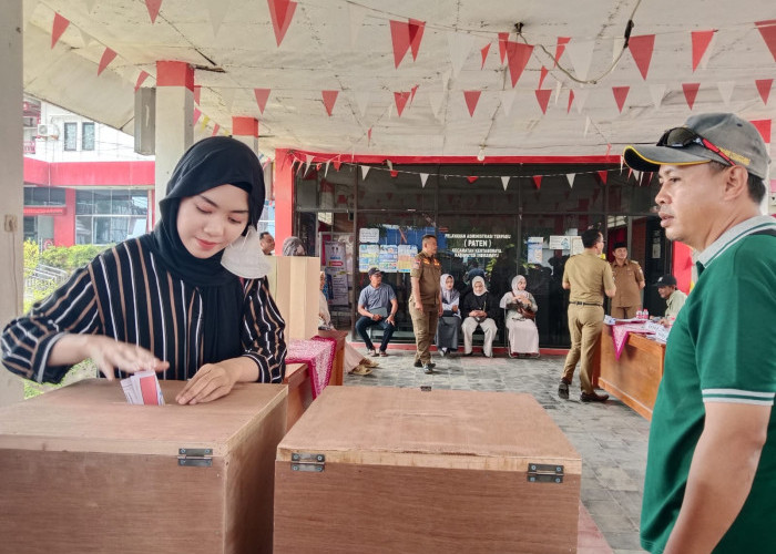 Sukseskan Pilwu Serentak, Pemcam Kertasemaya Gelar Simulasi Pemungutan Suara
