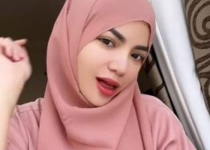Dinar Candy Berangkat Umrah ke Mekah, Dikerjai Travel Hotel Belum Dipesan