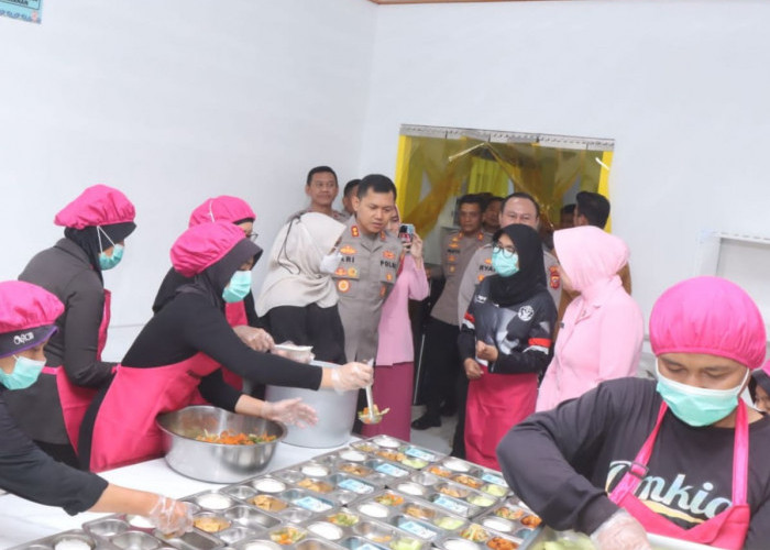 Sukseskan Program Gizi Anak, Tinjau SPPG Yayasan Kemala Bhayangkari Cabang Indramayu