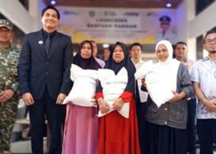 Perdana, Ratusan Warga di Desa Terusan Terima Bantuan Pangan Selama 3 Bulan  