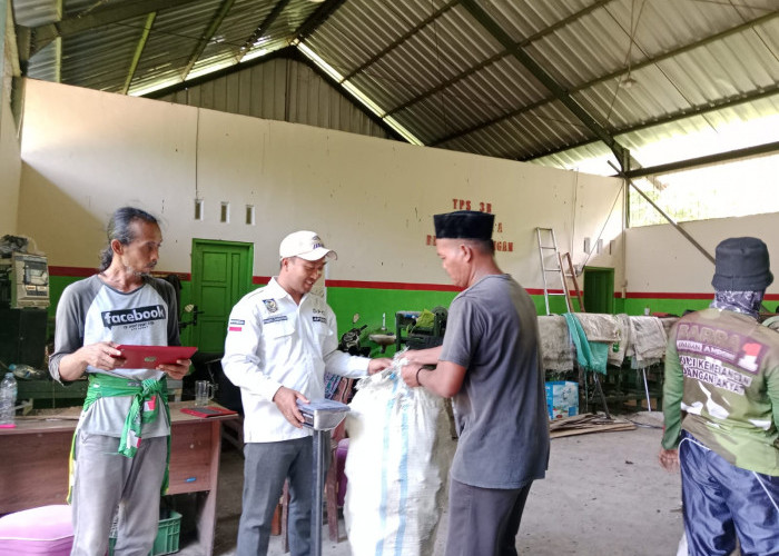 Inovatif, Pemdes Cangkingan Kelolah Sampah Secara Digital
