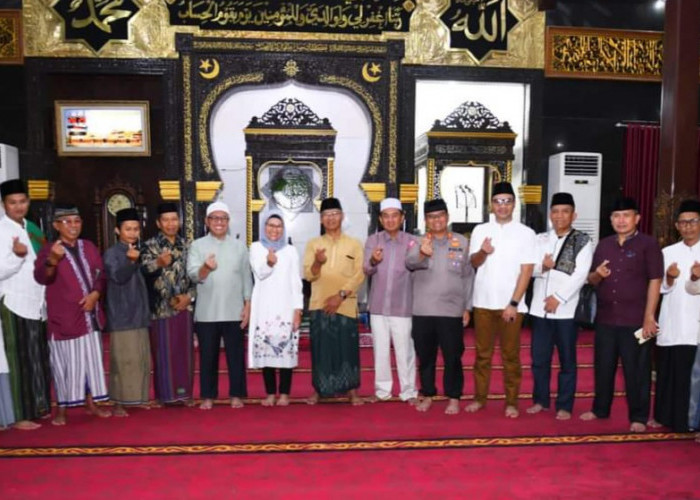 Bupati dan Sekda Indramayu Tarawih dan Silaturahim (Tarhim) di Masjid Agung Indramayu