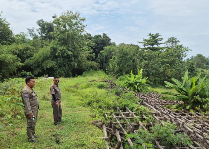 Siap Siaga Selama Musim Penghujan, Pemcam Sukagumiwang Masifkan Pantau Tanggul Kritis