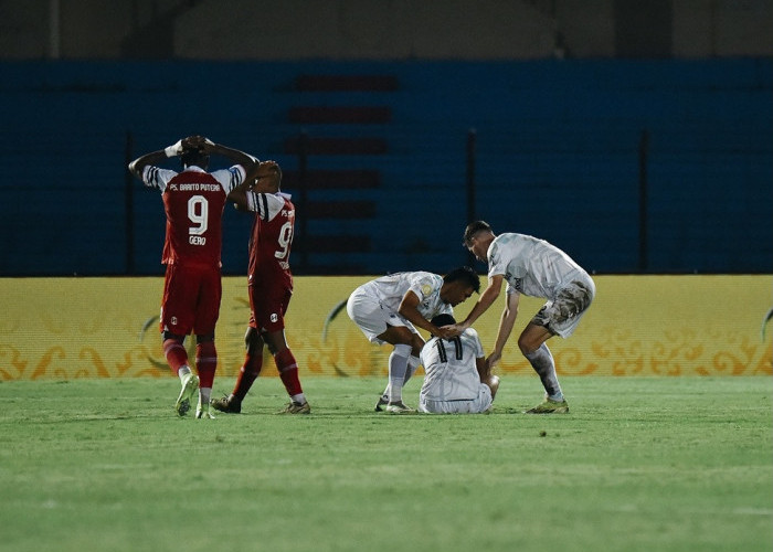 Bojan Hodak dan Nick Kuipers Kompak Keluhkan Kondisi Lapangan Tempat Laga Barito Putera vs Persib Bandung