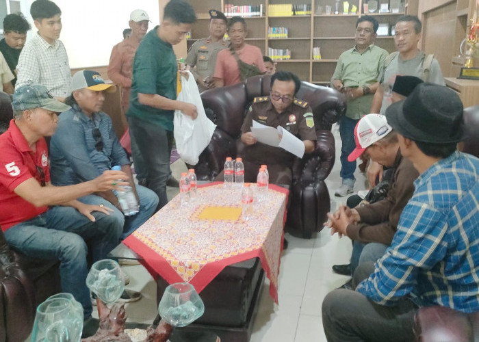 Massa GEMI Gelar Unjuk Rasa,  Tuntut Penegak Hukum Berantas Dugaan Korupsi 