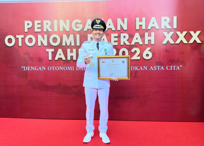 Bupati Lucky Hakim Raih Penghargaan Kemendagri, Indramayu Masuk 5 Besar Nasional EPPD 2025