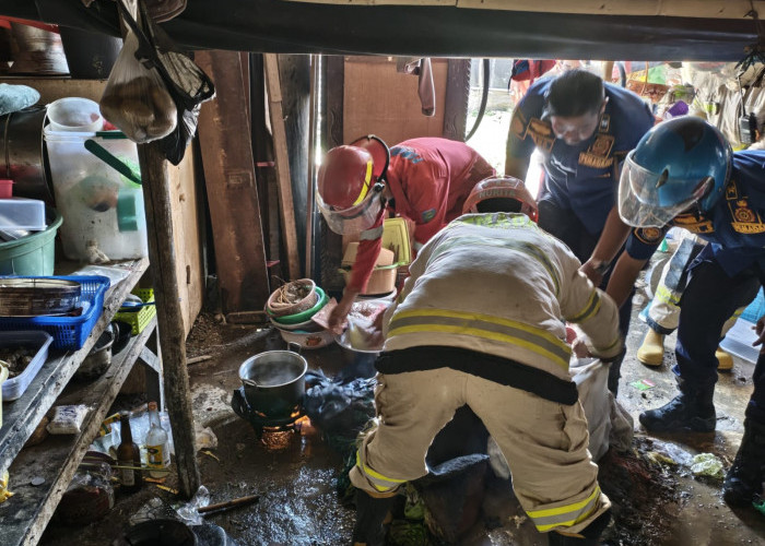 Selang Tabung LPG 3 Kg Bocor Saat Memasak, Dapur Warga Karangsong Kebakaran