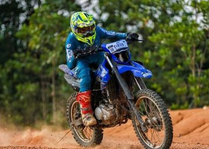 Night Race Perdana Shell BLU CRU Yamaha Enduro Challenge, Sambangi Kalimantan Barat