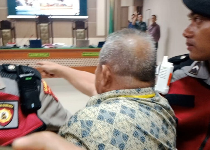 Sidang Keterangan Saksi Terdakwah Pembunuhan Kembali Ricuh