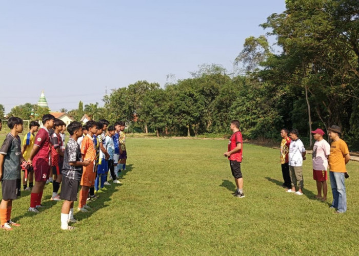 Puluhan Pemain Bola Ikuti Seleksi U-18 Tim Sepak Bola Kecamatan Sukagumiwang