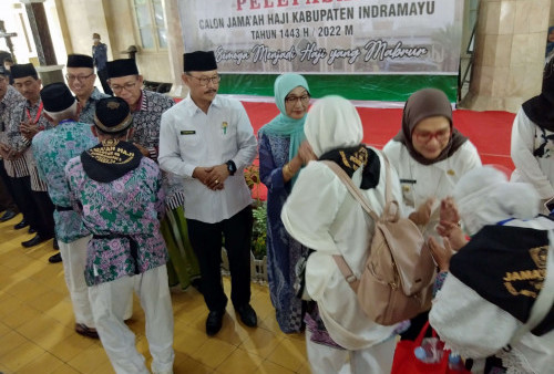 Jemaah Calon Haji Kloter 40 Diberangkatkan Menuju Embarkasi Haji Bekasi 