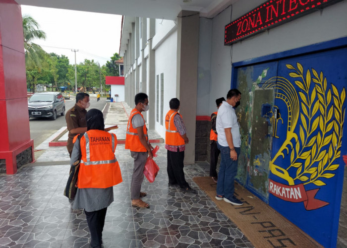 Resmi Tahan 4 Tersangka Dugaan Tindak Pidana Korupsi Pengadaan Makan Minum Rumah Santri Tahfid